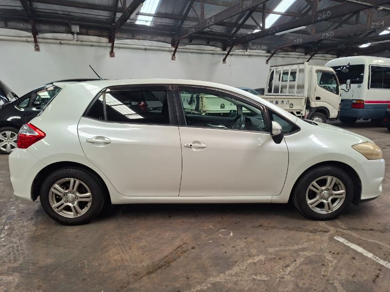 29209  TOYOTA AURIS  2011