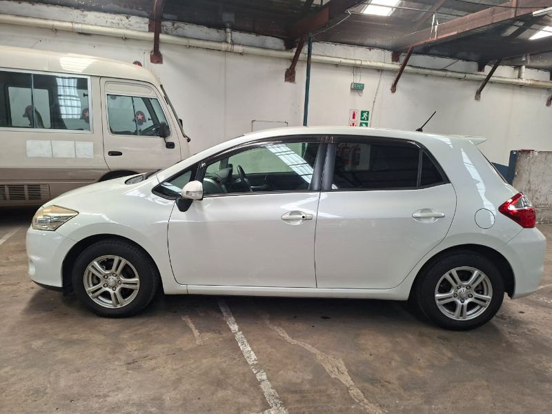 29209  TOYOTA AURIS  2011