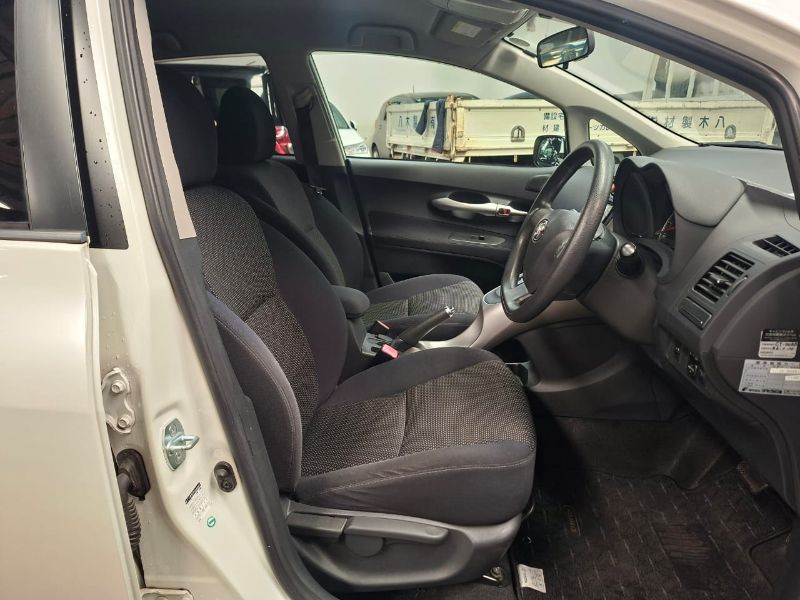 29209  TOYOTA AURIS  2011