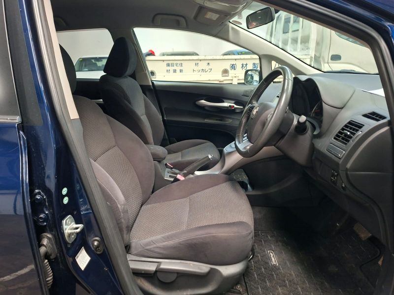  29210  TOYOTA AURIS  2012  