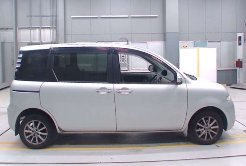  29212  TOYOTA SIENTA  2009  