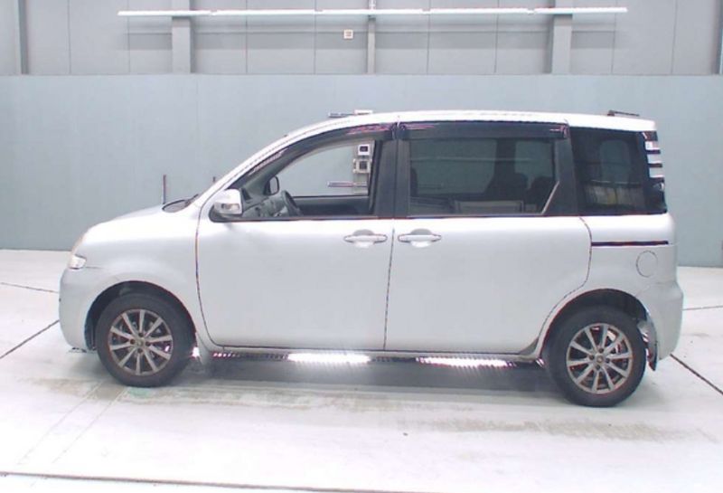 29212  TOYOTA SIENTA  2009  