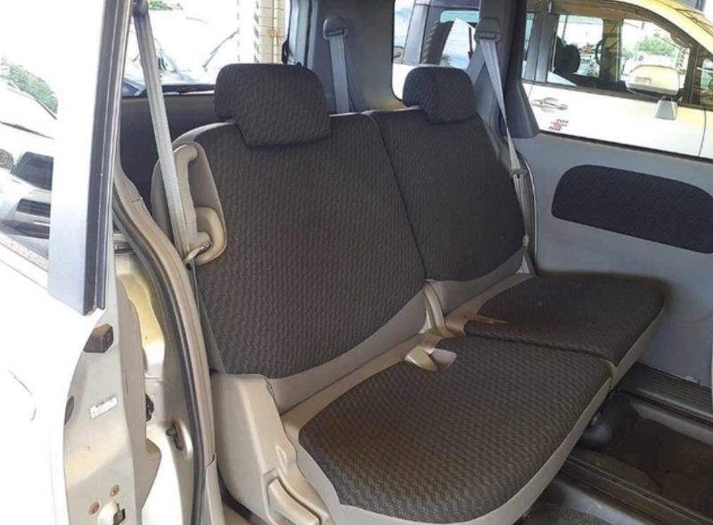  29212  TOYOTA SIENTA  2009  