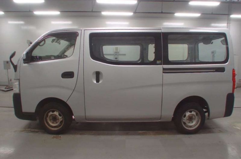  29215  NISSAN CARAVAN  2017  