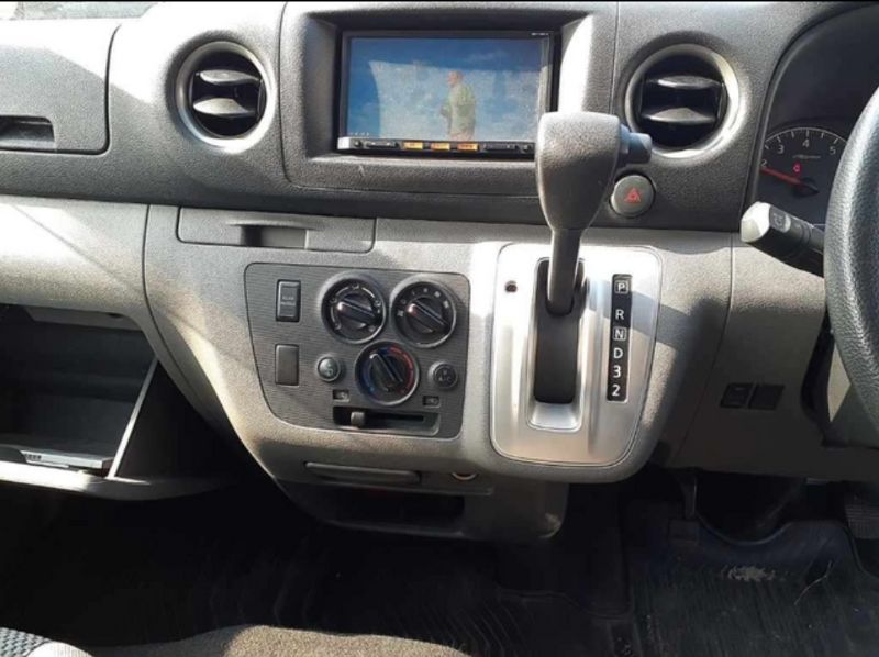  29215  NISSAN CARAVAN  2017  
