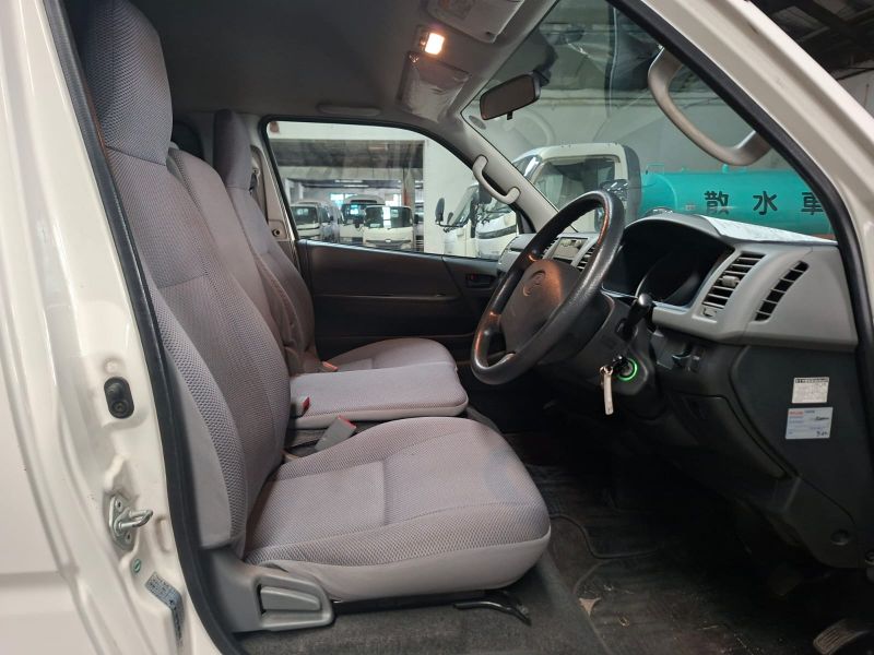  29216  TOYOTA HIACE -V  2005  