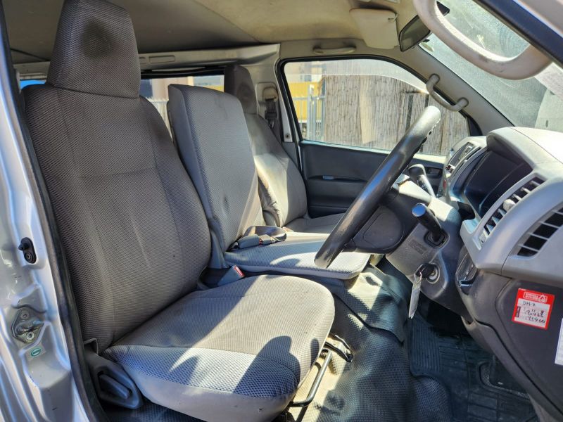  29221  TOYOTA REGIUS  2006  