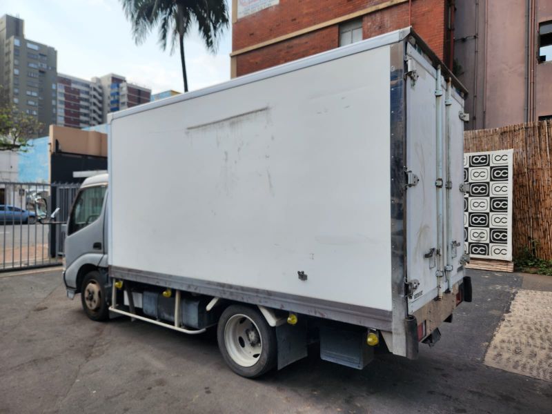 29228  HINO DUTRO  2003