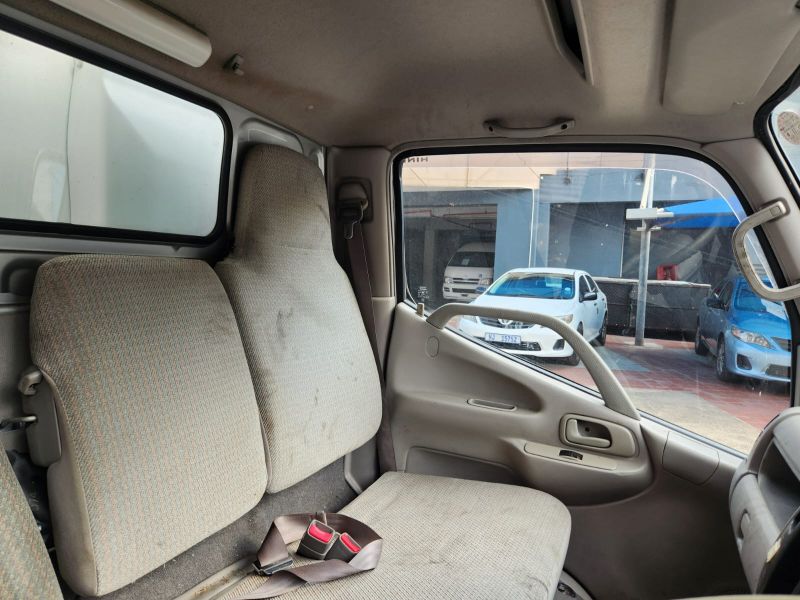 29228  HINO DUTRO  2003