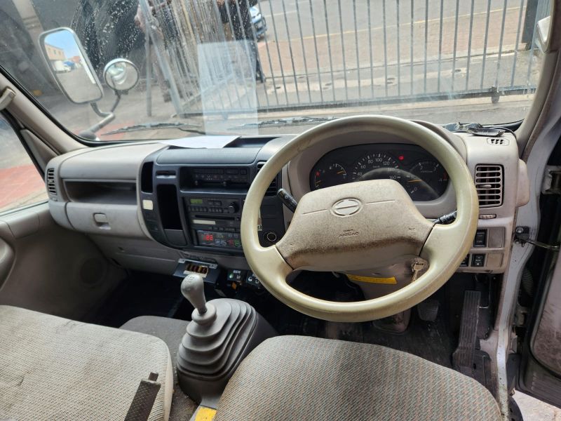 29228  HINO DUTRO  2003