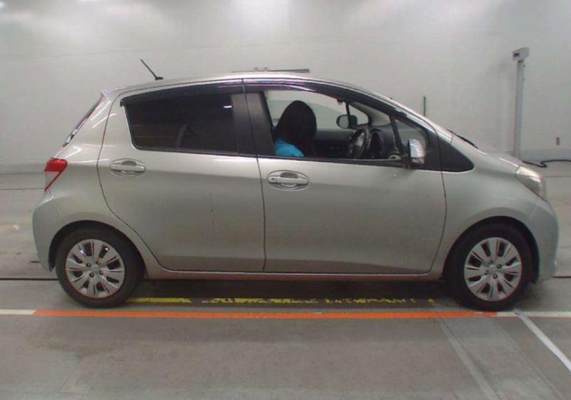  29257  TOYOTA VITZ  2012  