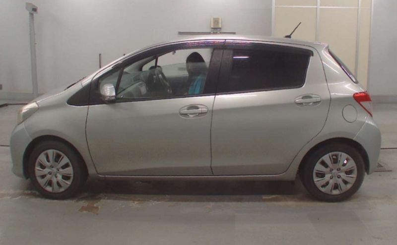  29257  TOYOTA VITZ  2012  