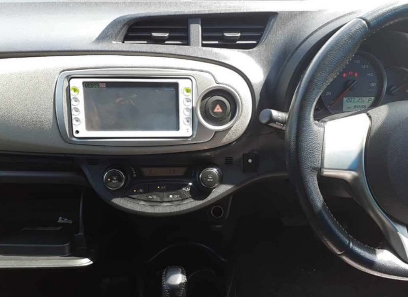  29257  TOYOTA VITZ  2012  
