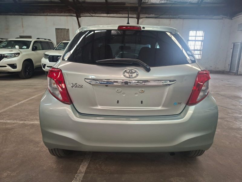  29257  TOYOTA VITZ  2012  