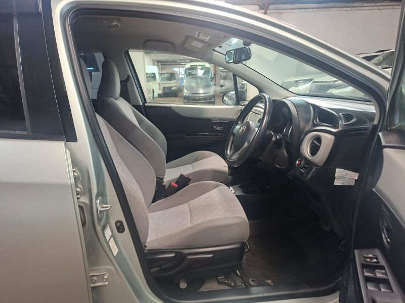  29257  TOYOTA VITZ  2012  