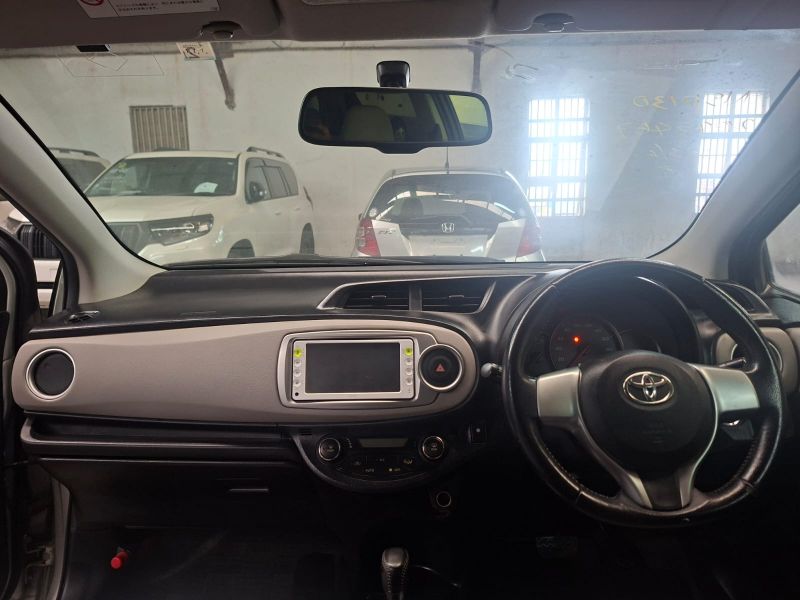  29257  TOYOTA VITZ  2012  