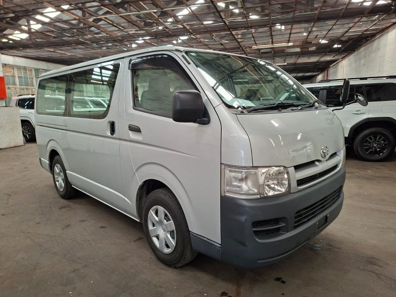 29274  TOYOTA HIACE  2005