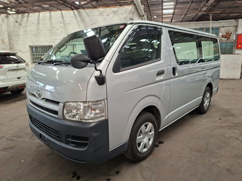 29274  TOYOTA HIACE  2005