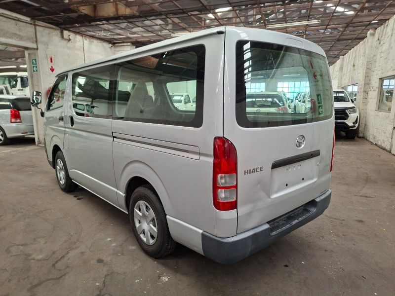 29274  TOYOTA HIACE  2005