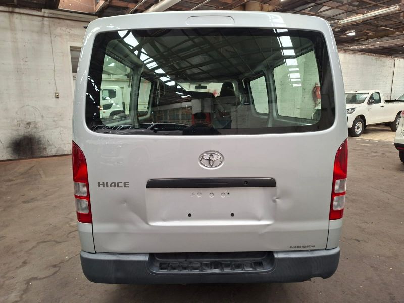 29274  TOYOTA HIACE  2005