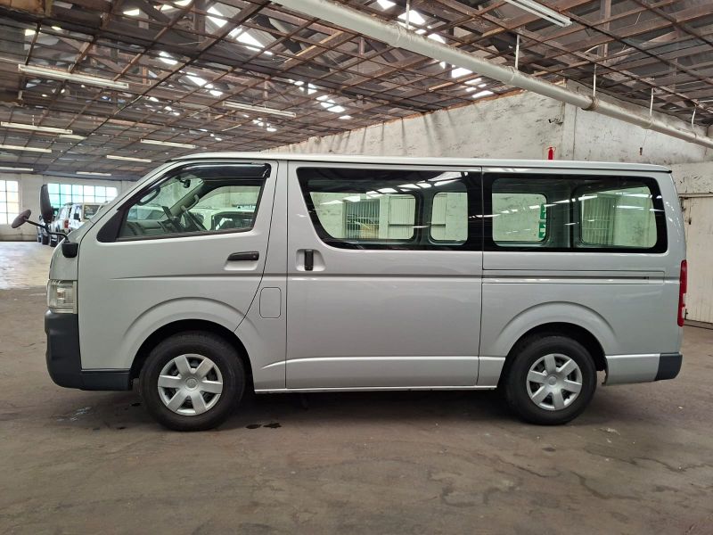 29274  TOYOTA HIACE  2005