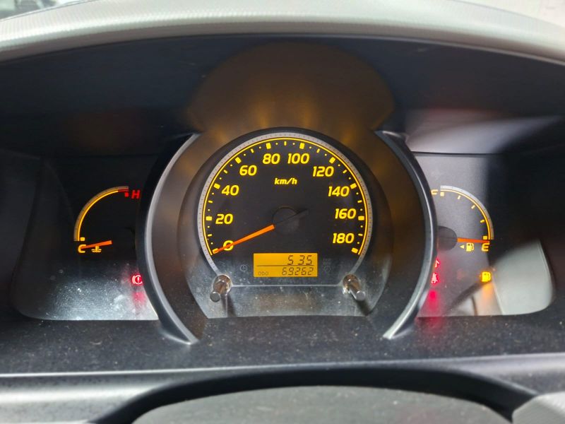 29274  TOYOTA HIACE  2005