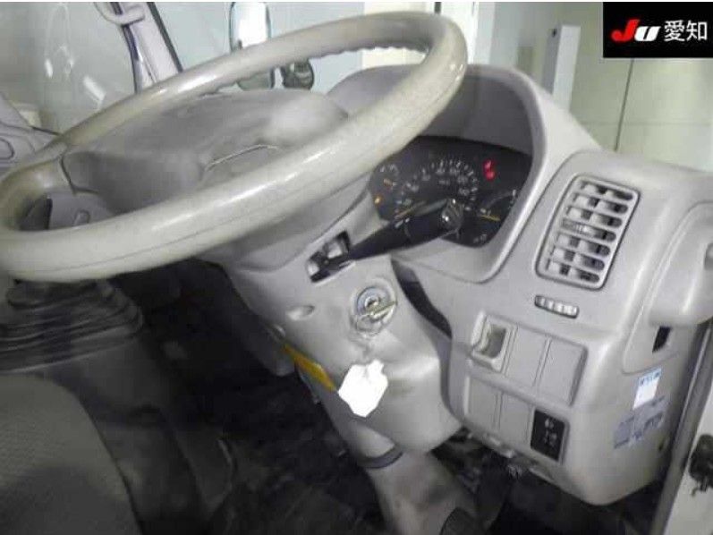 29276  HINO DUTRO  2005  