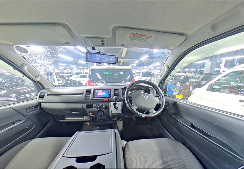  29306  TOYOTA HIACE  2017  