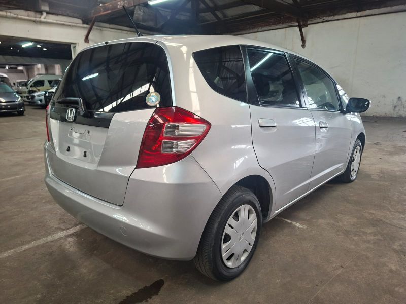  29335  HONDA FIT  2010  