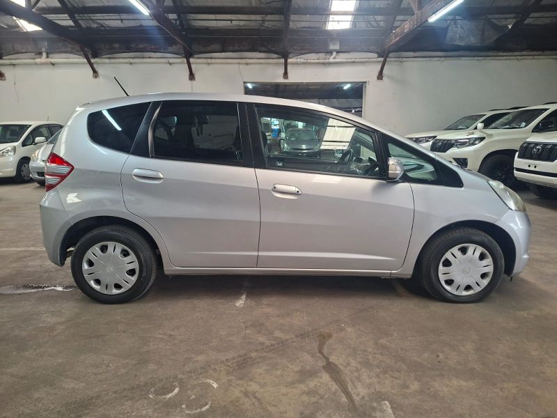  29335  HONDA FIT  2010  