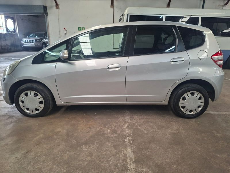  29335  HONDA FIT  2010  