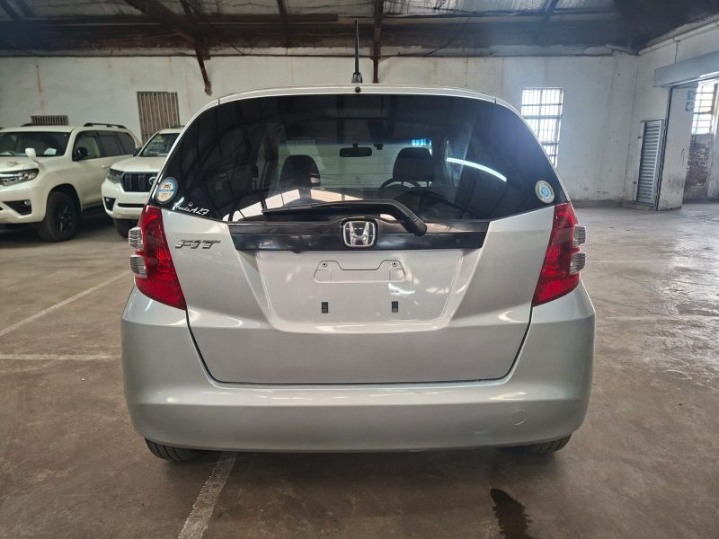  29335  HONDA FIT  2010  