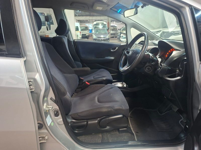  29335  HONDA FIT  2010  