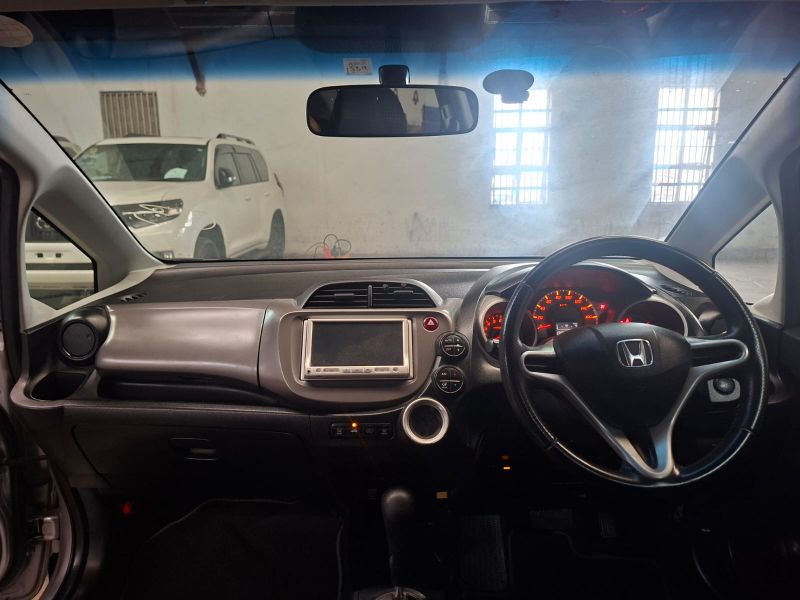  29335  HONDA FIT  2010  