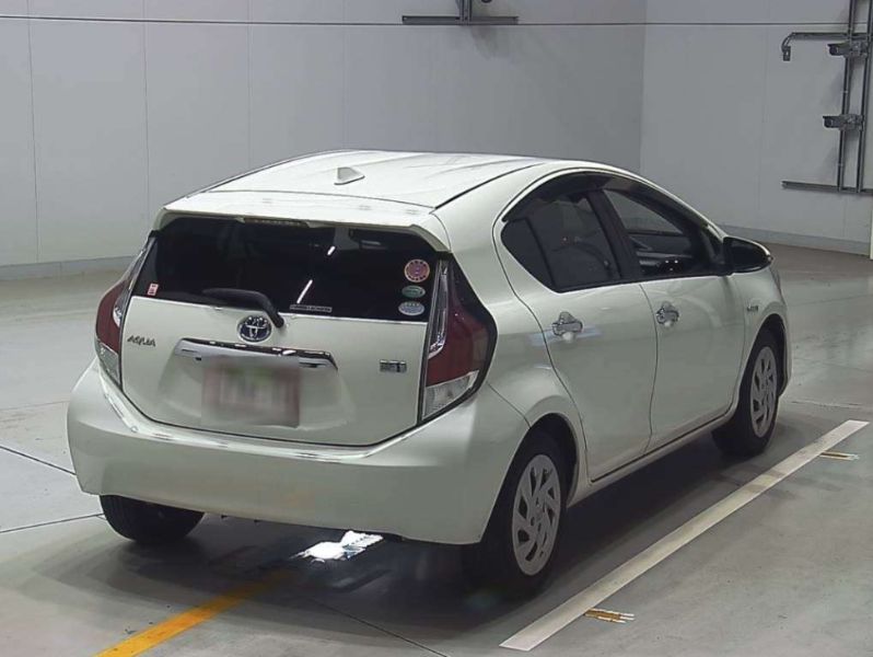  29355  TOYOTA AQUA  2016  
