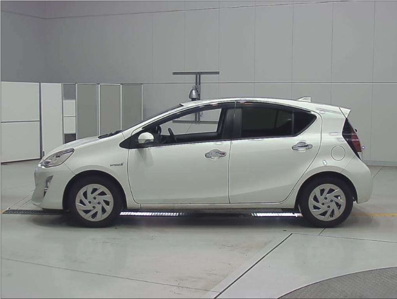  29355  TOYOTA AQUA  2016  