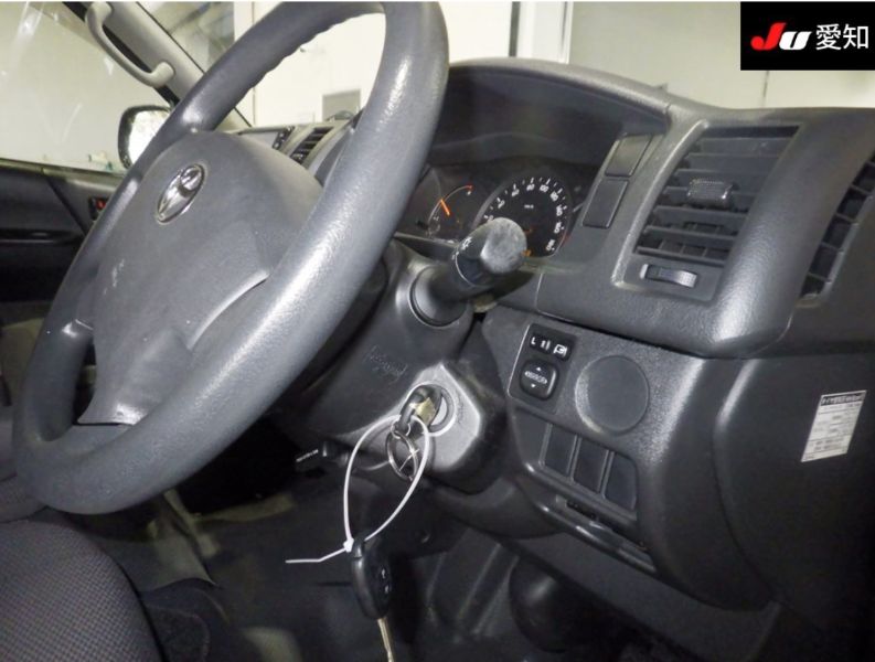  29359  TOYOTA HIACE  2017  