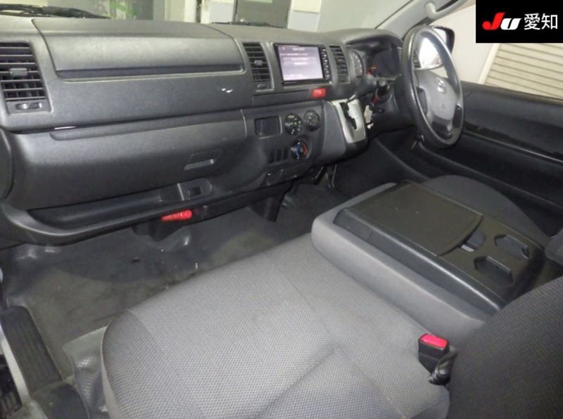 29359  TOYOTA HIACE  2017  