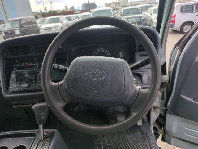 29399  TOYOTA HIACE  2001