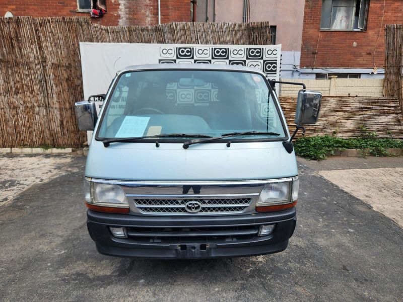  29399  TOYOTA HIACE  2001 