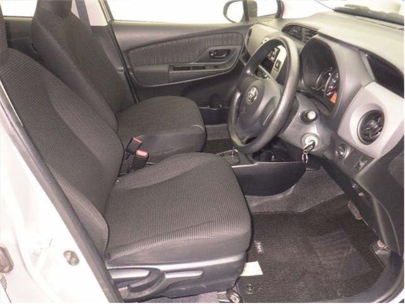  29400  TOYOTA VITZ  2016  