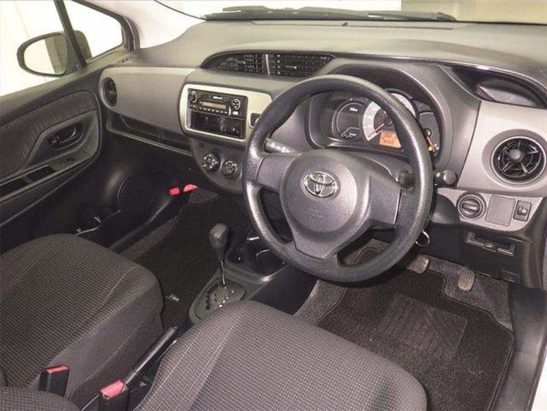  29400  TOYOTA VITZ  2016  