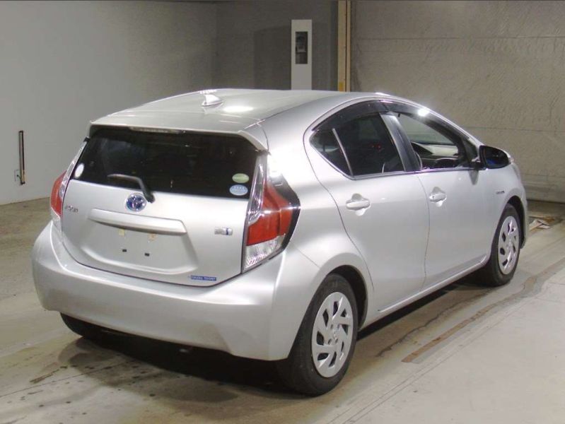  29412  TOYOTA AQUA  2017  