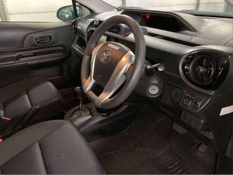  29412  TOYOTA AQUA  2017  