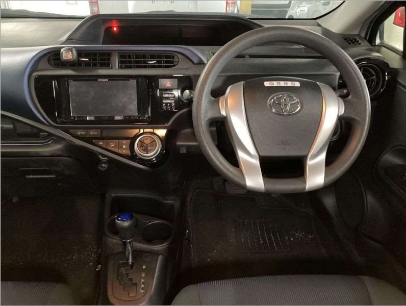  29412  TOYOTA AQUA  2017  