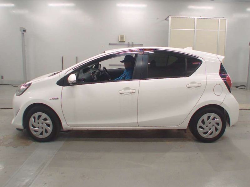  29416  TOYOTA AQUA  2018  