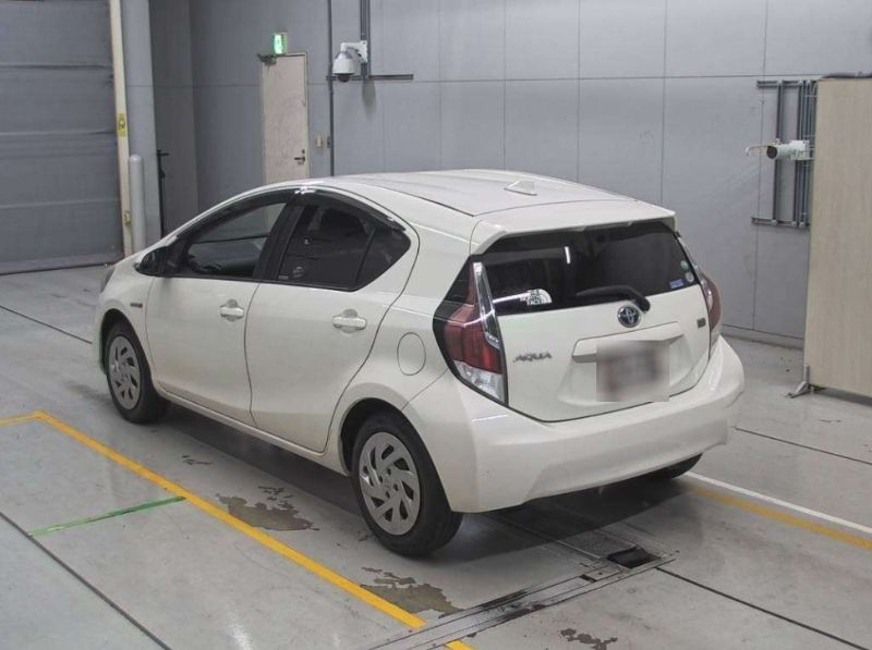  29419  TOYOTA AQUA  2016  
