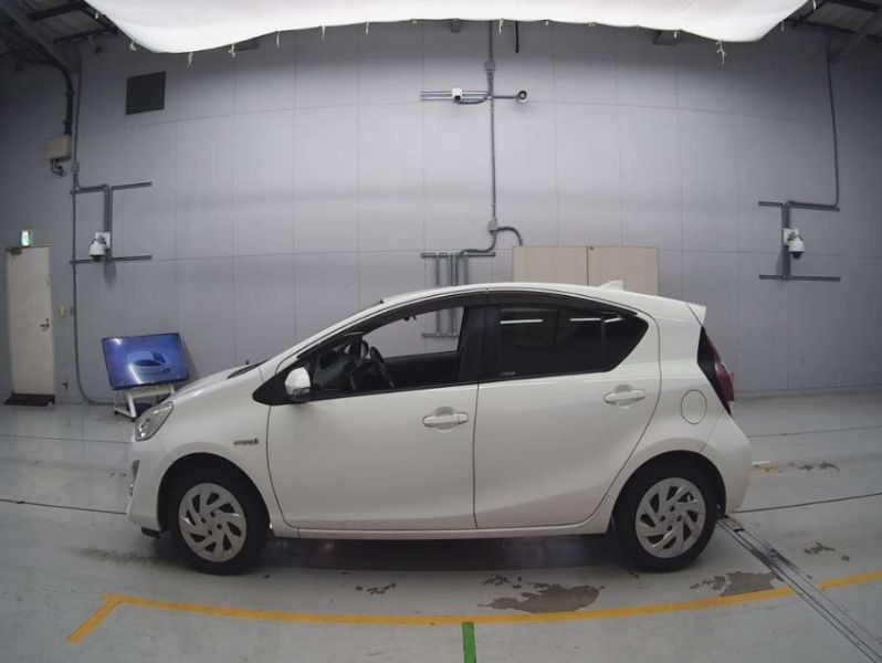  29419  TOYOTA AQUA  2016  