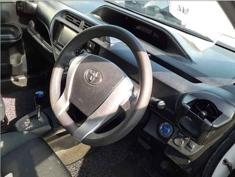  29419  TOYOTA AQUA  2016  