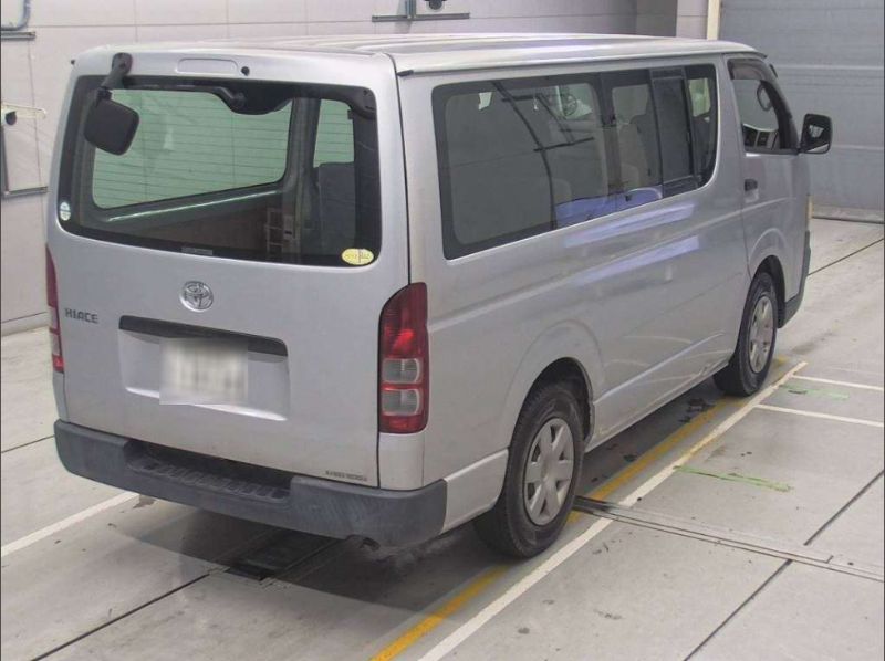  29422  TOYOTA HIACE  2004  
